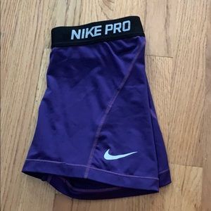Medium Nike Pros